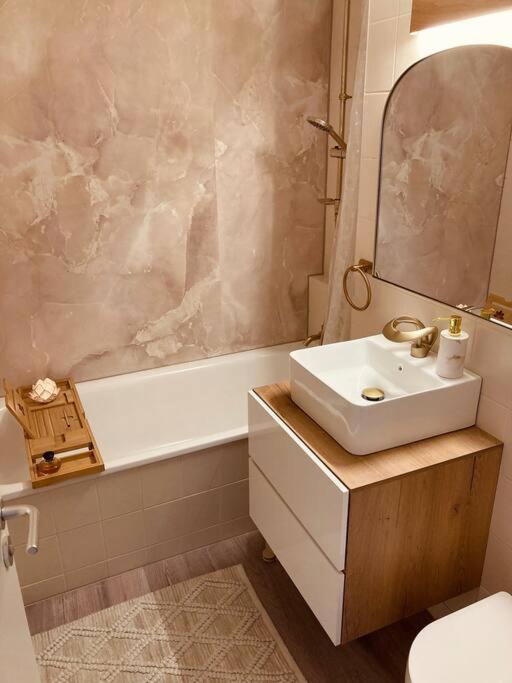Amalfi Home - Stylish Apartment With Terrace Schönefeld Eksteriør billede